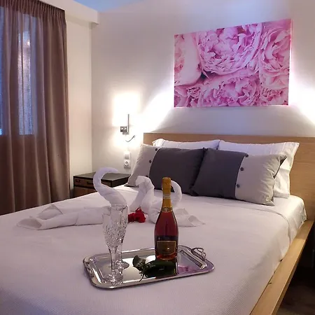 Muse Aparthotel 3*